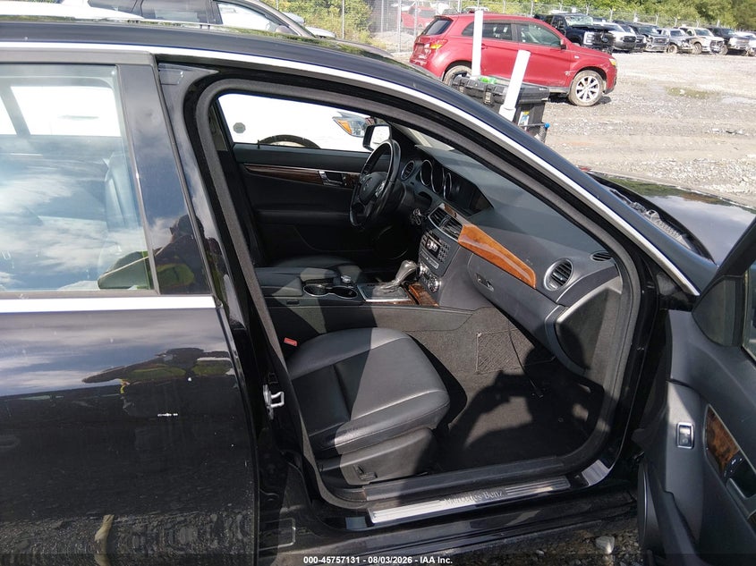 2013 Mercedes-benz C-klasse VIN WDDGF8AB5DR254564 IAAI salvage auction — REAR END, Salvage (West Virginia), sold $1,025 on 2026-09-02 (photo 5)