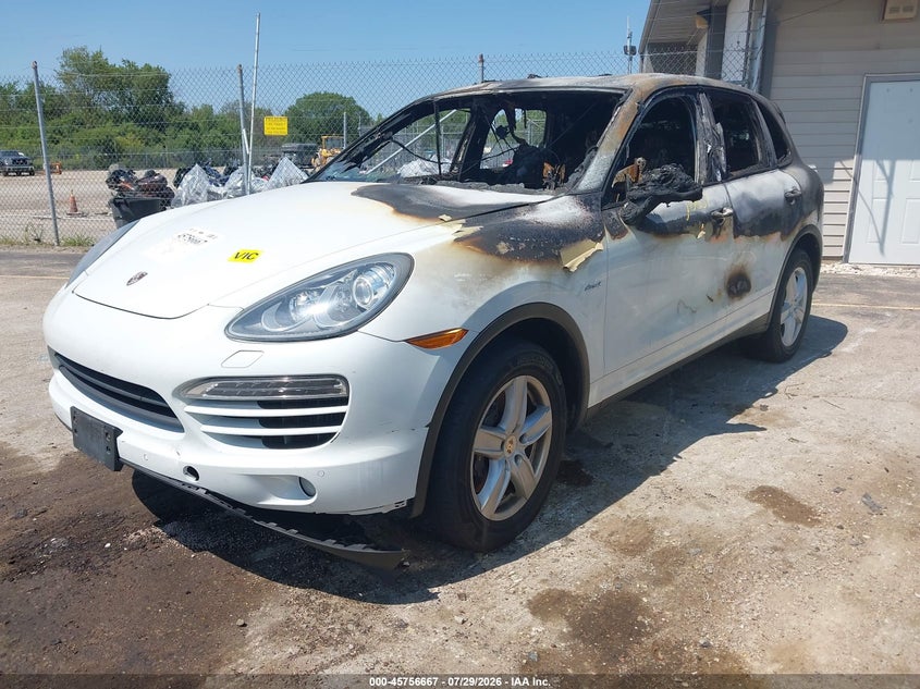2013 Porsche Cayenne VIN WP1AF2A2XDLA23805 IAAI salvage auction — Burn Interior, Salvage Title, sold $1,300 on 2026-09-03 (photo 2)