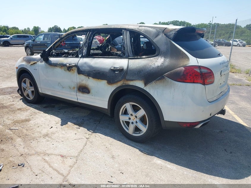 2013 Porsche Cayenne VIN WP1AF2A2XDLA23805 IAAI salvage auction — Burn Interior, Salvage Title, sold $1,300 on 2026-09-03 (photo 3)