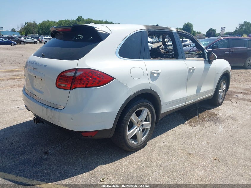 2013 Porsche Cayenne VIN WP1AF2A2XDLA23805 IAAI salvage auction — Burn Interior, Salvage Title, sold $1,300 on 2026-09-03 (photo 4)