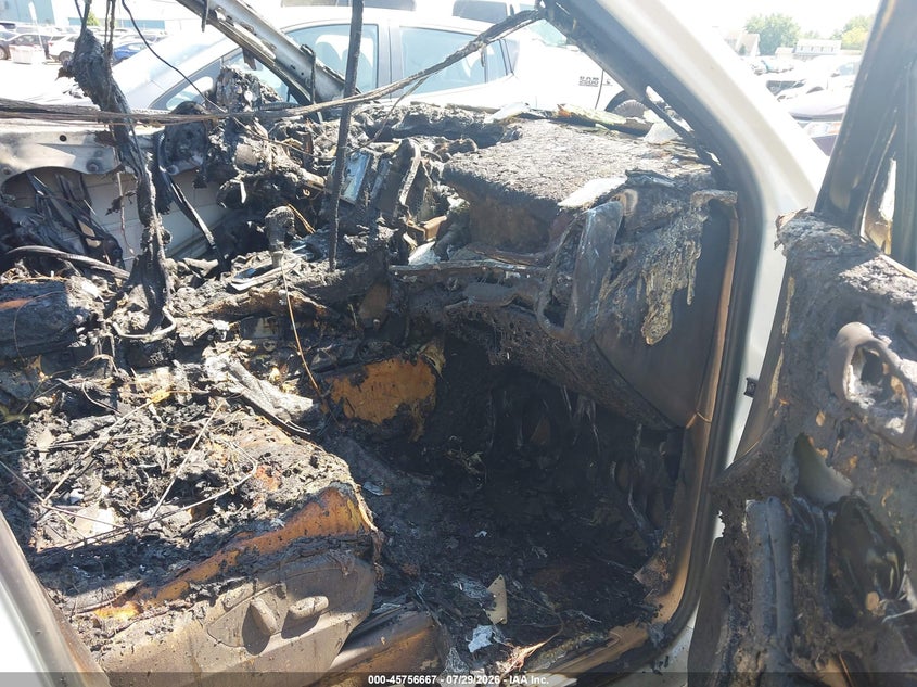 2013 Porsche Cayenne VIN WP1AF2A2XDLA23805 IAAI salvage auction — Burn Interior, Salvage Title, sold $1,300 on 2026-09-03 (photo 5)