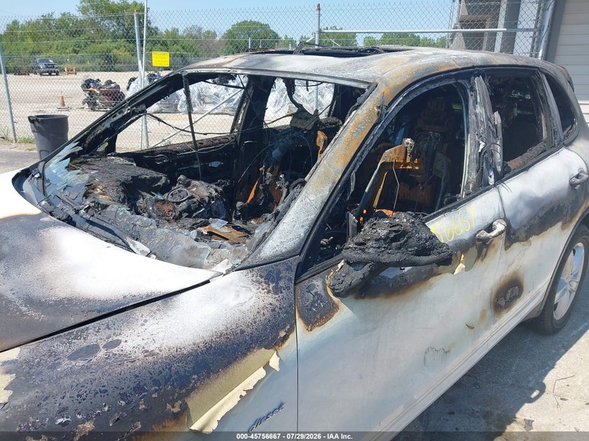 2013 Porsche Cayenne VIN WP1AF2A2XDLA23805 IAAI salvage auction — Burn Interior, Salvage Title, sold $1,300 on 2026-09-03 (photo 6)