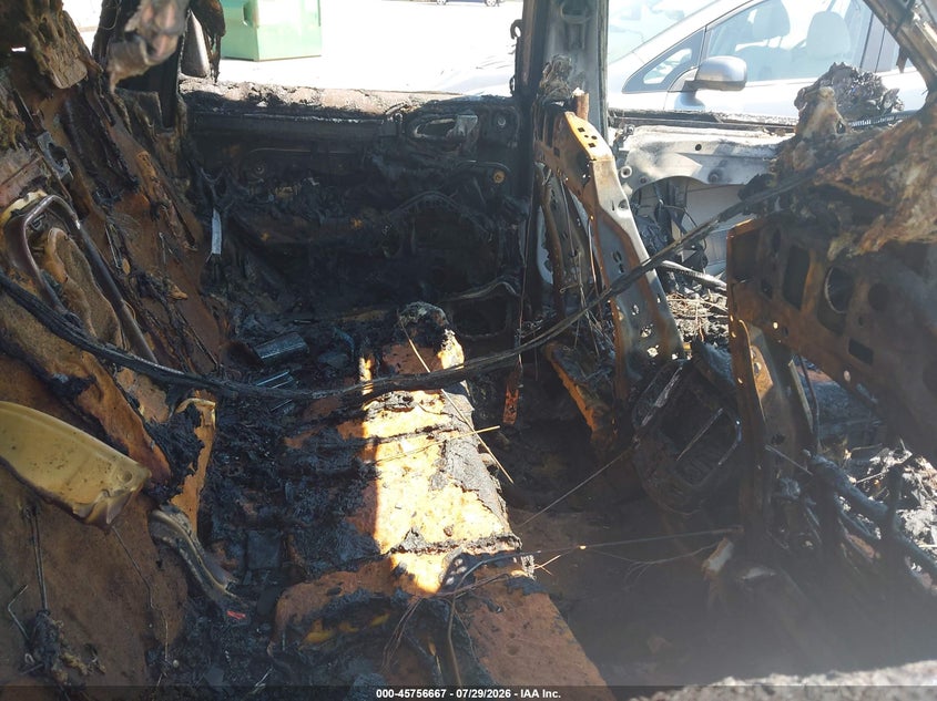 2013 Porsche Cayenne VIN WP1AF2A2XDLA23805 IAAI salvage auction — Burn Interior, Salvage Title, sold $1,300 on 2026-09-03 (photo 8)