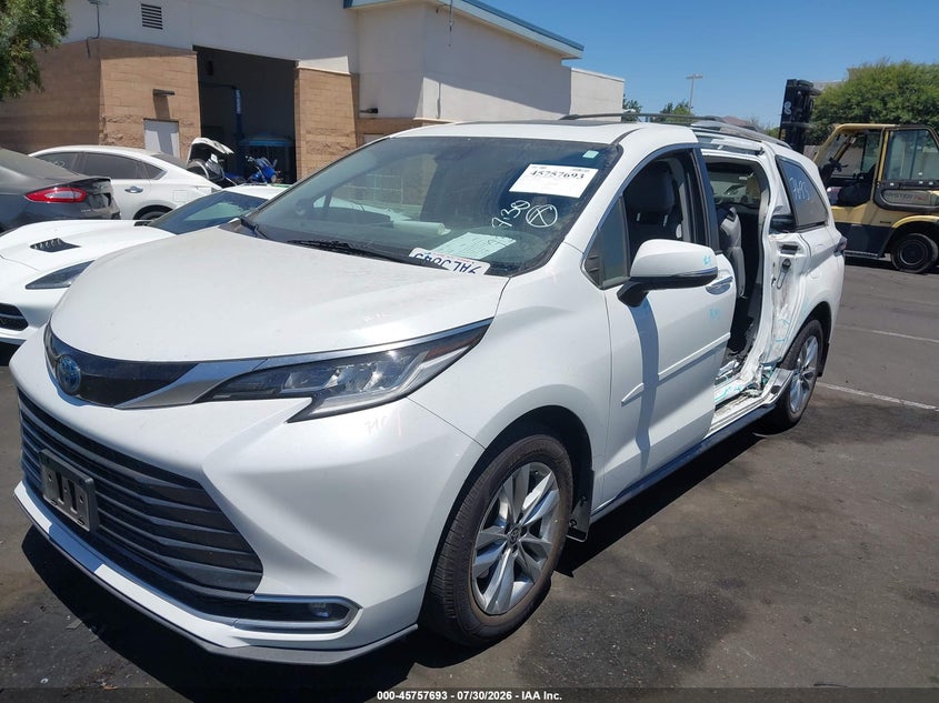 2022 Toyota Sienna VIN 5TDZRKEC8NS105109 IAAI salvage auction — SIDE, Wait Title, sold $16,300 on 2026-08-23 (photo 2)