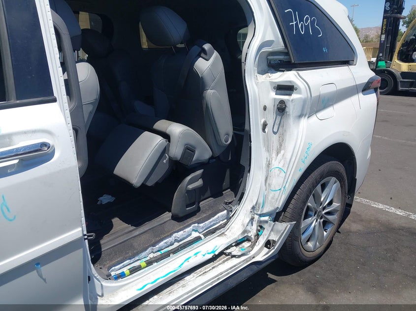2022 Toyota Sienna VIN 5TDZRKEC8NS105109 IAAI salvage auction — SIDE, Wait Title, sold $16,300 on 2026-08-23 (photo 6)