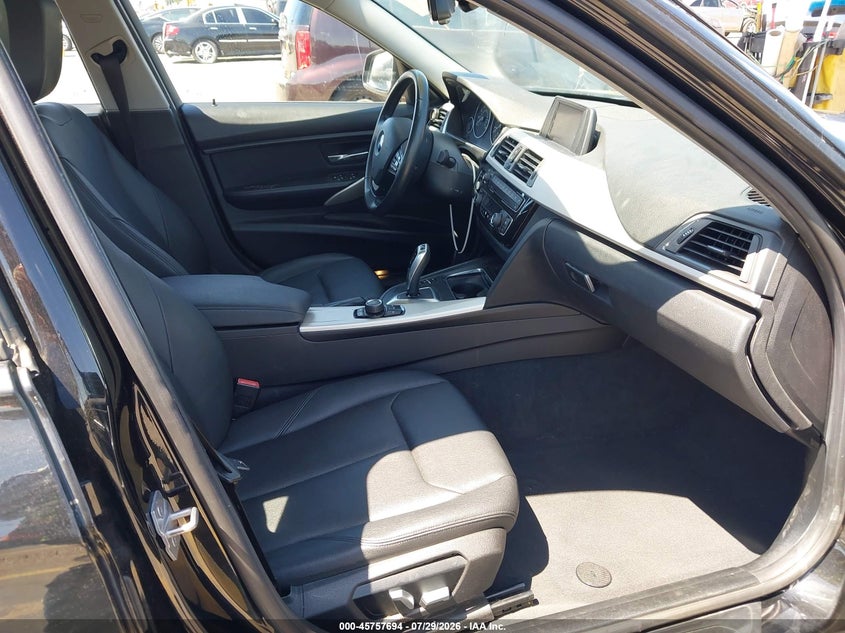2018 BMW 3er VIN WBA8A9C51JAH13500 IAAI salvage auction — FRONT END, Salvage Title (California), sold $3,100 on 2026-08-11 (photo 5)