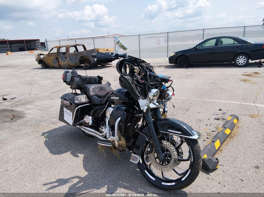 2013 Harley-davidson Electra glide VIN 1HD1KEM15DB690125 IAAI salvage auction — FRONT END, Wait Title, sold $925 on 2026-10-22 (photo 1)