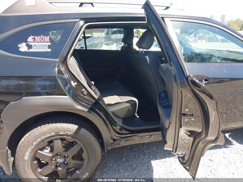 2025 Subaru Outback VIN 4S4BTGUDXS3304522 IAAI salvage auction — FRONT END, Wait Title, sold $11,200 on 2026-08-20 (photo 8)