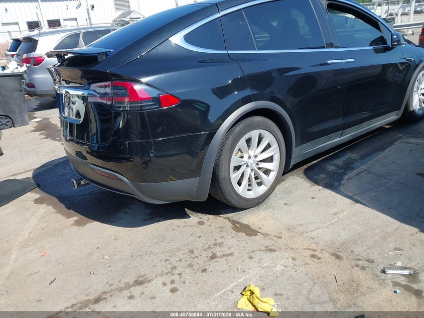 2017 Tesla Model x VIN 5YJXCAE2XHF077364 IAAI salvage auction — LEFT FRONT, Salvage (North Carolina), sold $5,475 on 2026-09-13 (photo 4)