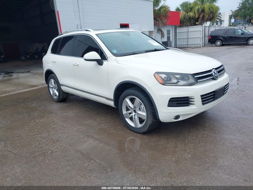 2011 Volkswagen Touareg VIN WVGFG9BP6BD002301 IAAI salvage auction — MECHANICAL, Clear (Florida), sold $425 on 2026-08-05 (photo 1)