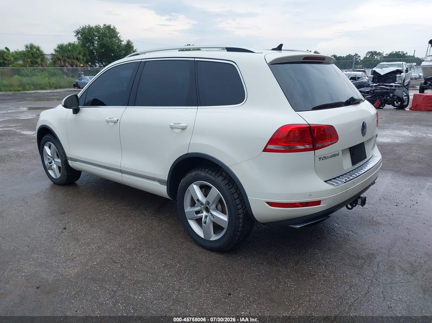 2011 Volkswagen Touareg VIN WVGFG9BP6BD002301 IAAI salvage auction — MECHANICAL, Clear (Florida), sold $425 on 2026-08-05 (photo 3)