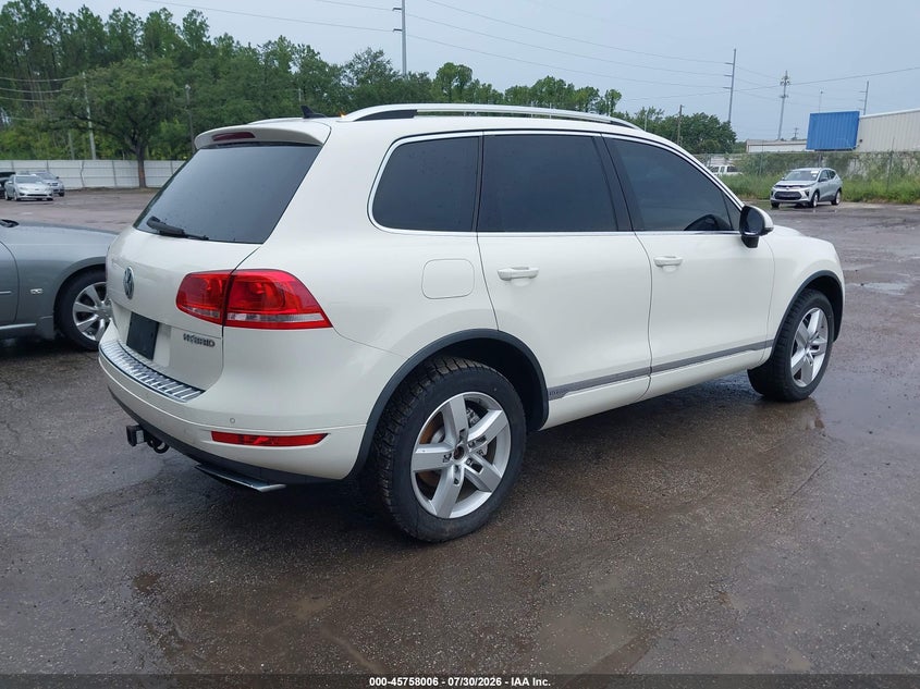 2011 Volkswagen Touareg VIN WVGFG9BP6BD002301 IAAI salvage auction — MECHANICAL, Clear (Florida), sold $425 on 2026-08-05 (photo 4)
