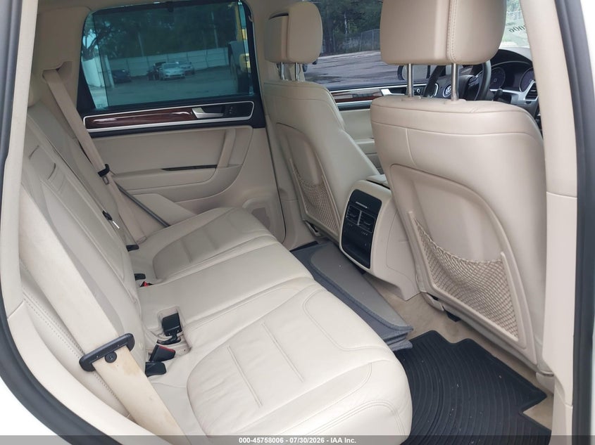 2011 Volkswagen Touareg VIN WVGFG9BP6BD002301 IAAI salvage auction — MECHANICAL, Clear (Florida), sold $425 on 2026-08-05 (photo 8)