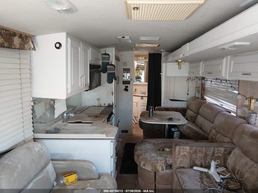 1997 Freightliner Chassis VIN 4UZ6XFBC9VC895747 IAAI salvage auction — FRONT END, Clear (Arizona), sold $5,000 on 2026-08-17 (photo 6)