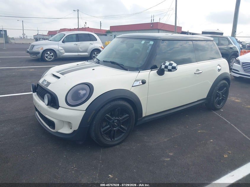 2013 Mini Hard top VIN WMWSV3C56DT391787 IAAI salvage auction — NORMAL WEAR, Clear (Tennessee), sold $725 on 2026-08-27 (photo 2)