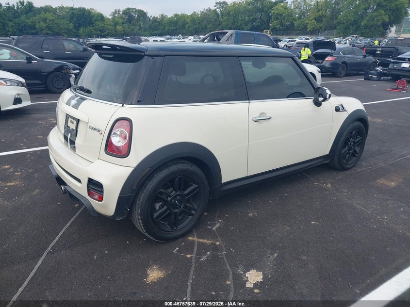 2013 Mini Hard top VIN WMWSV3C56DT391787 IAAI salvage auction — NORMAL WEAR, Clear (Tennessee), sold $725 on 2026-08-27 (photo 4)