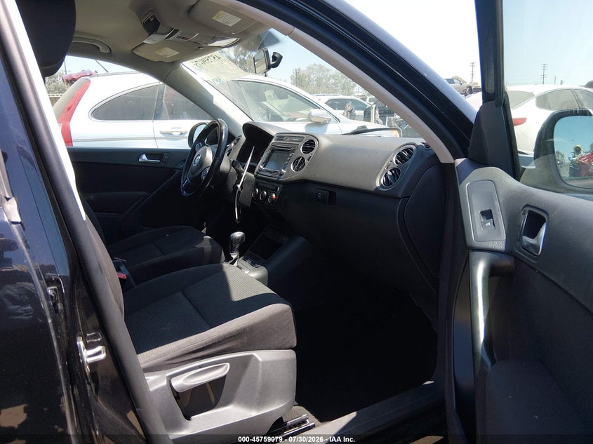 2015 Volkswagen Tiguan VIN WVGAV7AXXFW566632 IAAI salvage auction — REAR END, Wait Title, sold $875 on 2026-08-12 (photo 5)
