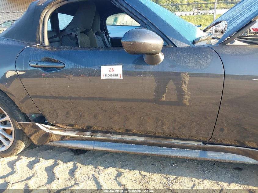 2017 Fiat 124 spider VIN JC1NFAEKXH0127738 IAAI salvage auction — WATER/FLOOD, Salvage Title, sold $1,450 on 2026-09-05 (photo 6)