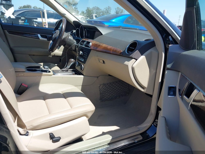 2014 Mercedes-benz C-klasse VIN WDDGF4HB9EA964047 IAAI salvage auction — LEFT REAR, Salvage Title, sold $2,650 on 2026-08-19 (photo 5)