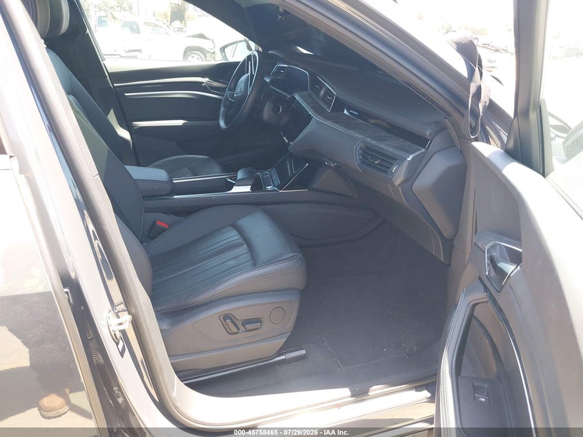 2024 Audi Q8 VIN WA1BAAGE9RB063607 IAAI salvage auction — RIGHT FRONT, Wait Title, sold $26,950 on 2026-09-16 (photo 5)