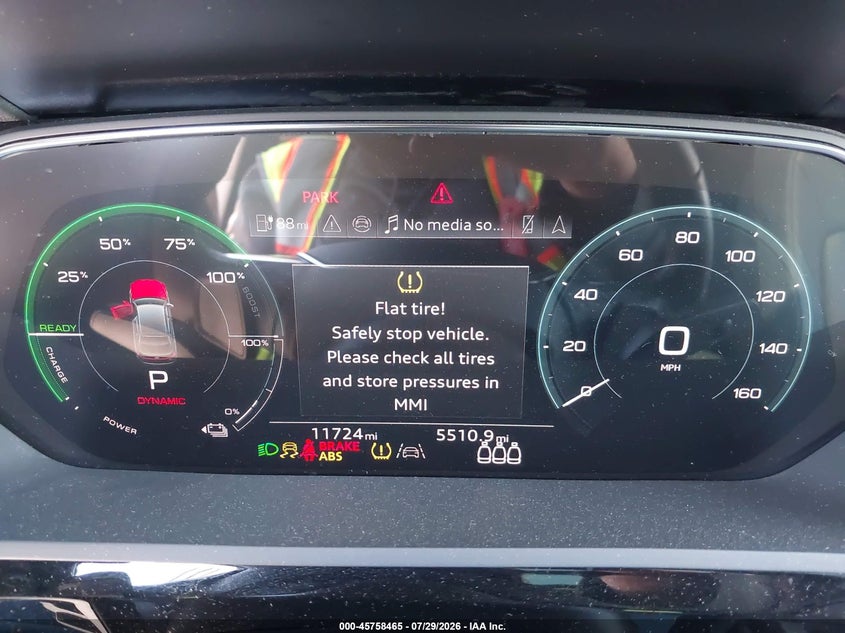 2024 Audi Q8 VIN WA1BAAGE9RB063607 IAAI salvage auction — RIGHT FRONT, Wait Title, sold $26,950 on 2026-09-16 (photo 7)