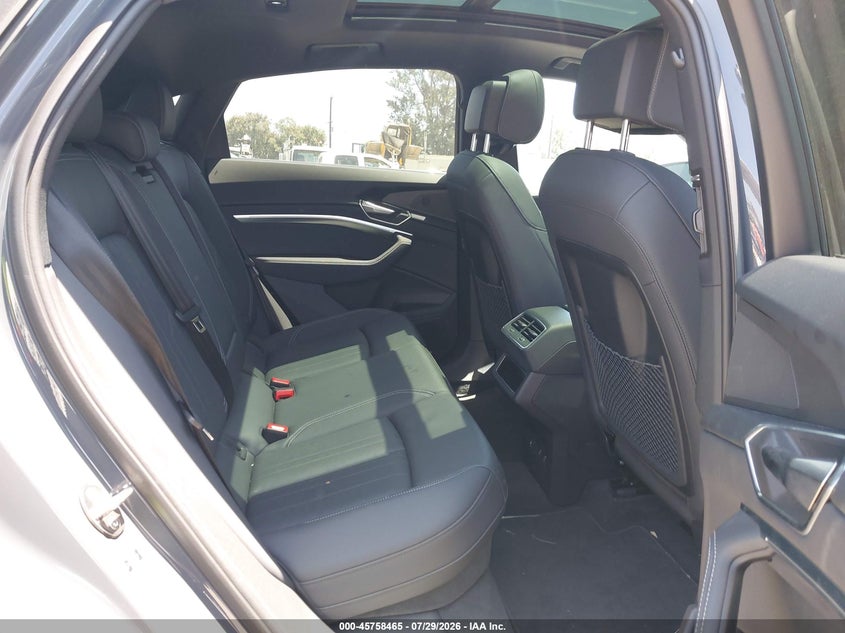 2024 Audi Q8 VIN WA1BAAGE9RB063607 IAAI salvage auction — RIGHT FRONT, Wait Title, sold $26,950 on 2026-09-16 (photo 8)