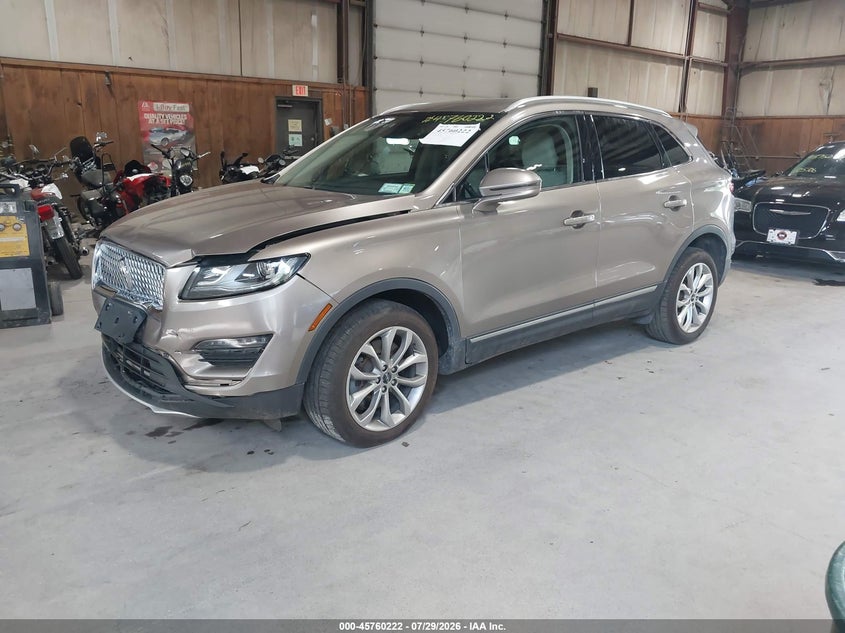 2019 Lincoln Mkc VIN 5LMCJ2D93KUL22618 IAAI salvage auction — FRONT & REAR, Salvage Title, sold $2,275 on 2026-09-09 (photo 2)