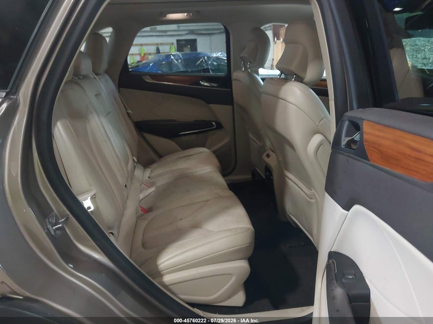 2019 Lincoln Mkc VIN 5LMCJ2D93KUL22618 IAAI salvage auction — FRONT & REAR, Salvage Title, sold $2,275 on 2026-09-09 (photo 8)