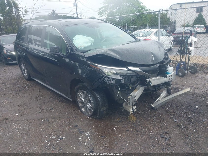 2024 Toyota Sienna VIN 5TDJSKFC3RS112426 — IAAI salvage auction photo