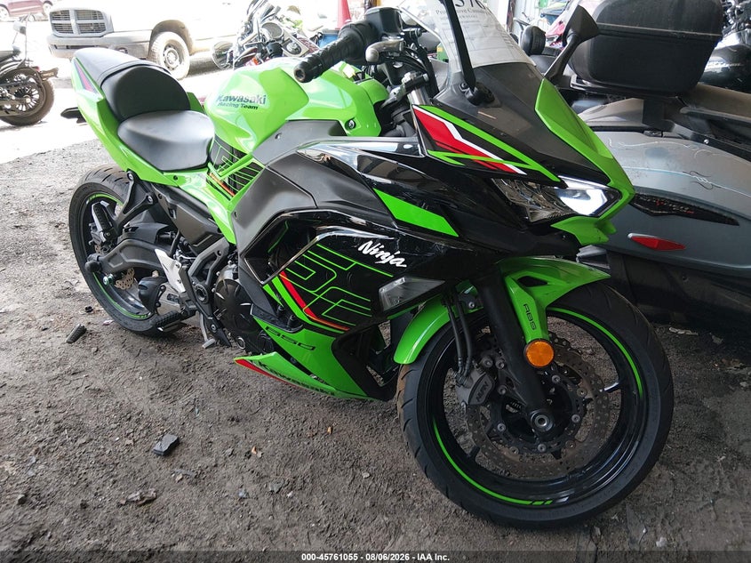2024 Kawasaki Ninja VIN ML5EXEP16RDAB3542 IAAI salvage auction — LEFT & RIGHT, Salvage (Massachusetts), sold $1,850 on 2026-09-16 (photo 1)