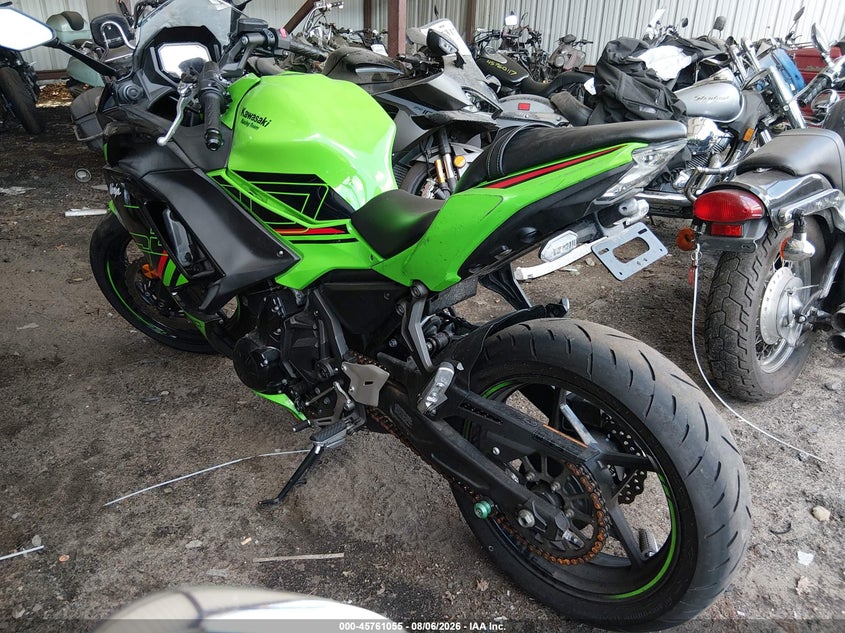 2024 Kawasaki Ninja VIN ML5EXEP16RDAB3542 IAAI salvage auction — LEFT & RIGHT, Salvage (Massachusetts), sold $1,850 on 2026-09-16 (photo 3)