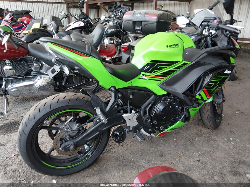 2024 Kawasaki Ninja VIN ML5EXEP16RDAB3542 IAAI salvage auction — LEFT & RIGHT, Salvage (Massachusetts), sold $1,850 on 2026-09-16 (photo 4)