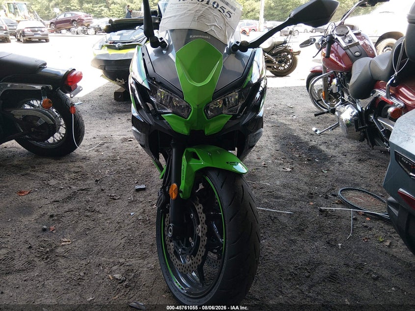2024 Kawasaki Ninja VIN ML5EXEP16RDAB3542 IAAI salvage auction — LEFT & RIGHT, Salvage (Massachusetts), sold $1,850 on 2026-09-16 (photo 5)
