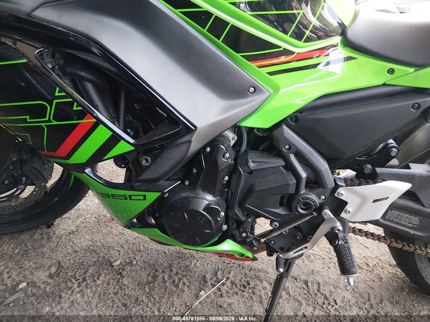 2024 Kawasaki Ninja VIN ML5EXEP16RDAB3542 IAAI salvage auction — LEFT & RIGHT, Salvage (Massachusetts), sold $1,850 on 2026-09-16 (photo 9)