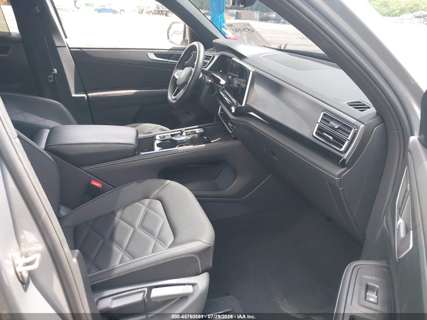 2025 Volkswagen Atlas cross sport VIN 1V2KE2CA1SC229815 IAAI salvage auction — RIGHT FRONT, Salvage Title, sold $14,275 on 2026-08-12 (photo 5)