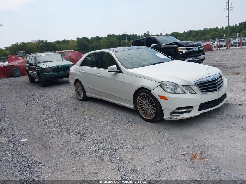 2013 Mercedes-benz E-class VIN WDDHF5KBXDA762027 IAAI salvage auction — RIGHT FRONT, Clear (Alabama), sold $2,100 on 2026-08-06 (photo 1)