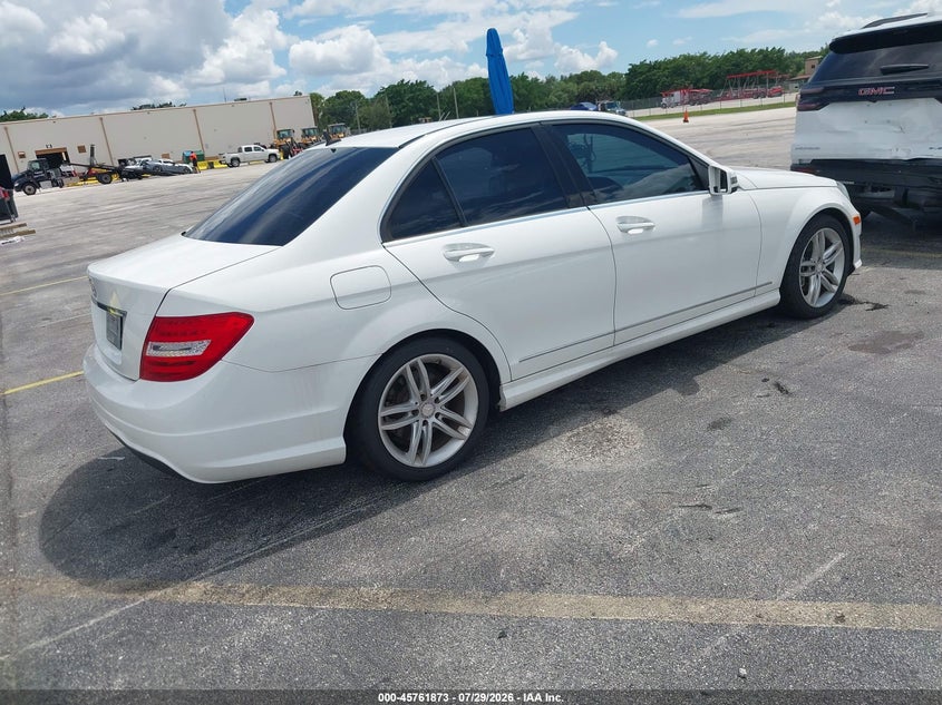 2013 Mercedes-benz C-klasse VIN WDDGF4HB7DA868206 IAAI salvage auction — NORMAL WEAR, Clear (Florida), sold $600 on 2026-08-06 (photo 4)
