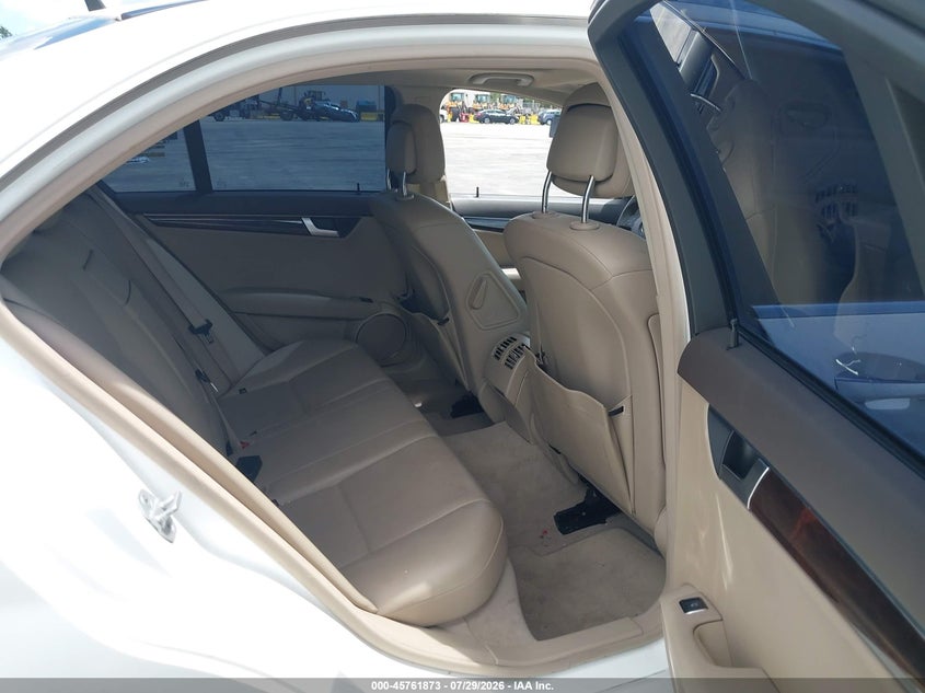2013 Mercedes-benz C-klasse VIN WDDGF4HB7DA868206 IAAI salvage auction — NORMAL WEAR, Clear (Florida), sold $600 on 2026-08-06 (photo 8)