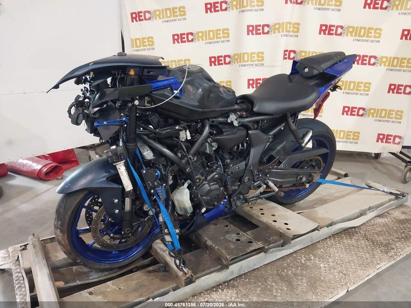 2022 Yamaha Yzf VIN JYARM38E0NA001112 IAAI salvage auction — ROLLOVER, Wait Title, sold $925 on 2026-09-17 (photo 2)