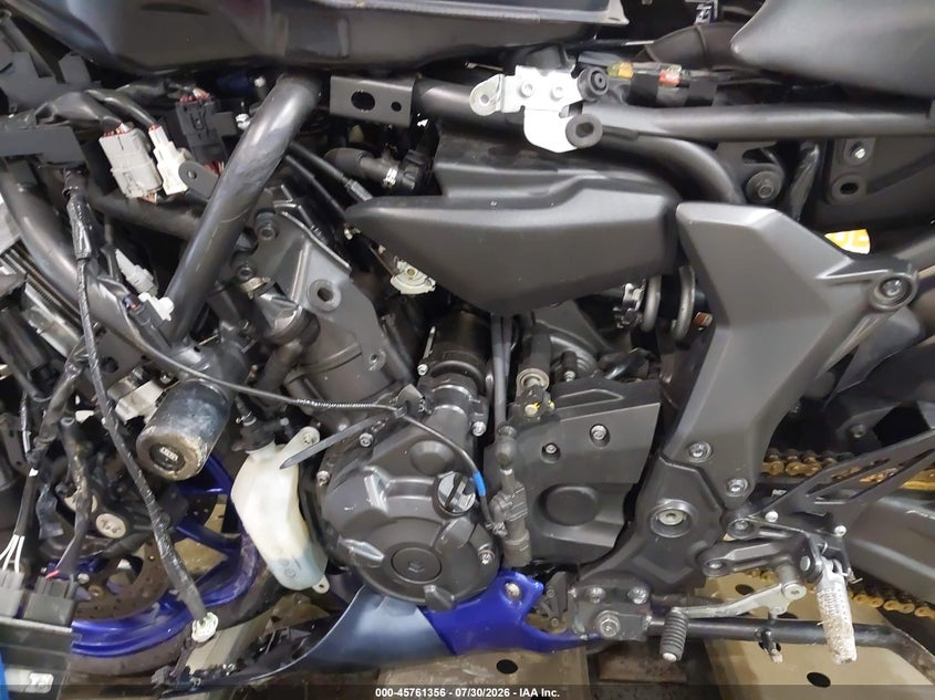 2022 Yamaha Yzf VIN JYARM38E0NA001112 IAAI salvage auction — ROLLOVER, Wait Title, sold $925 on 2026-09-17 (photo 9)