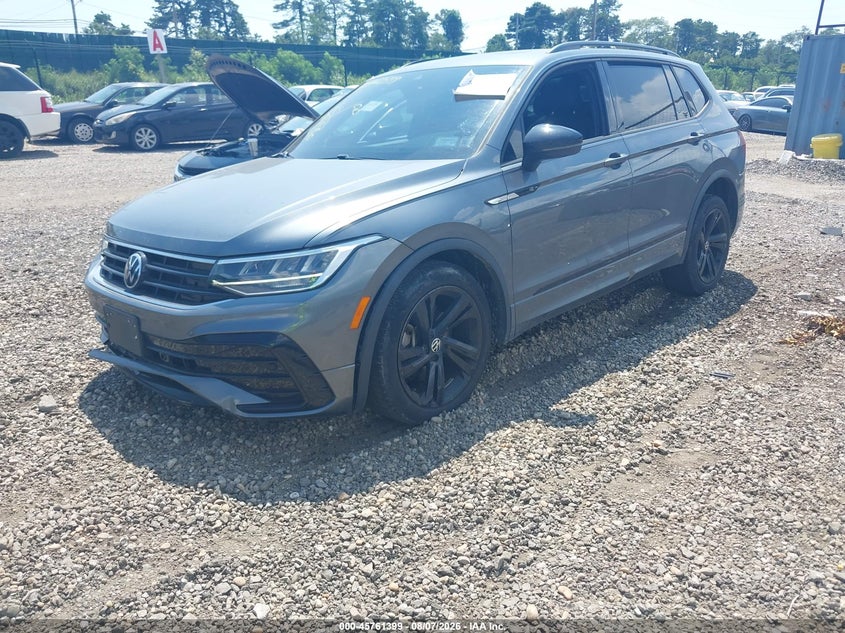 2024 Volkswagen Tiguan VIN 3VV8B7AX6RM031122 IAAI salvage auction — SIDE, Salvage Title, sold $9,600 on 2026-08-21 (photo 2)
