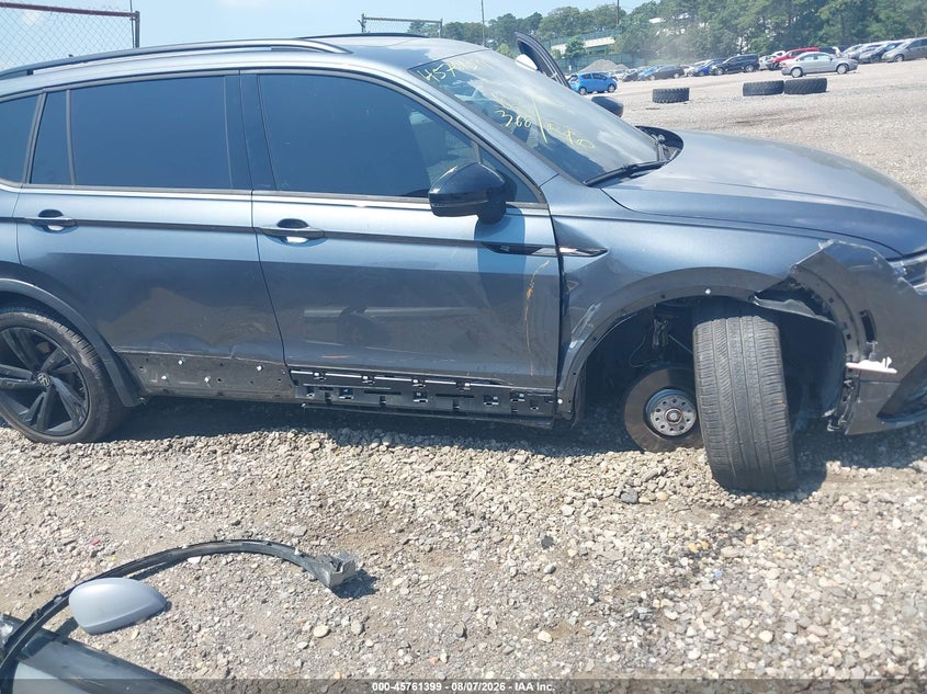2024 Volkswagen Tiguan VIN 3VV8B7AX6RM031122 IAAI salvage auction — SIDE, Salvage Title, sold $9,600 on 2026-08-21 (photo 6)