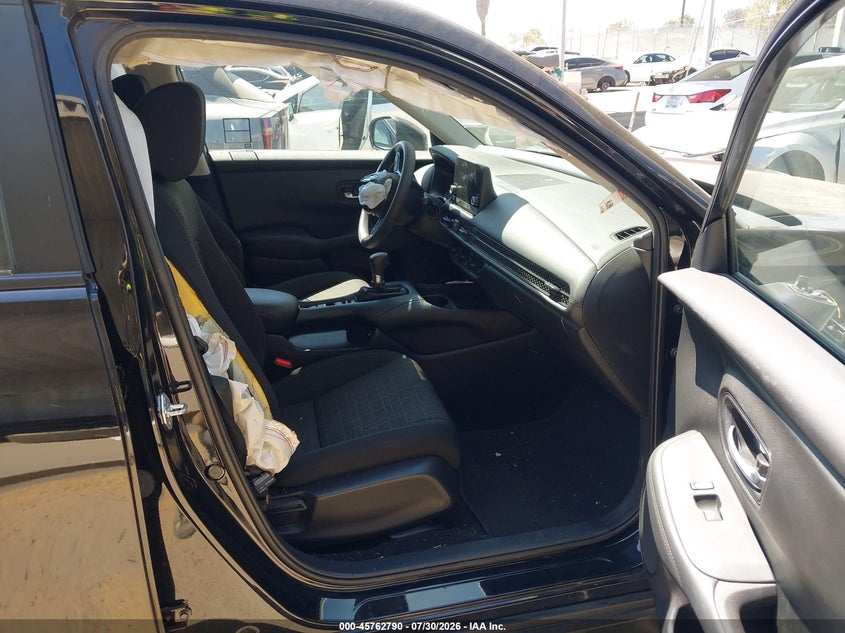 2025 Honda Hr-v VIN 3CZRZ2H31SM746068 IAAI salvage auction — RIGHT FRONT, Salvage Title, sold $7,700 on 2026-08-19 (photo 5)