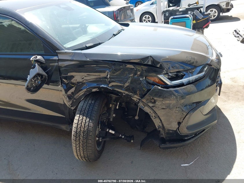 2025 Honda Hr-v VIN 3CZRZ2H31SM746068 IAAI salvage auction — RIGHT FRONT, Salvage Title, sold $7,700 on 2026-08-19 (photo 6)