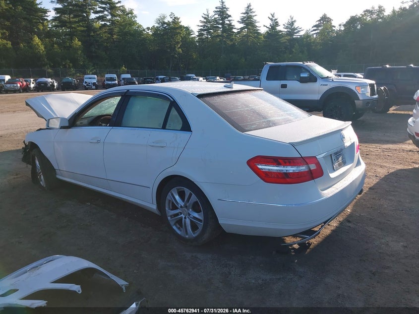 2010 Mercedes-benz E-class VIN WDDHF8HB4AA123906 IAAI salvage auction — FRONT & REAR, Clear (Massachusetts), sold $500 on 2026-08-07 (photo 3)
