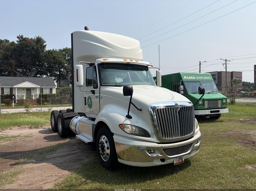 2015 International VIN 1HSDJAPR3FH572626 — IAAI salvage auction photo
