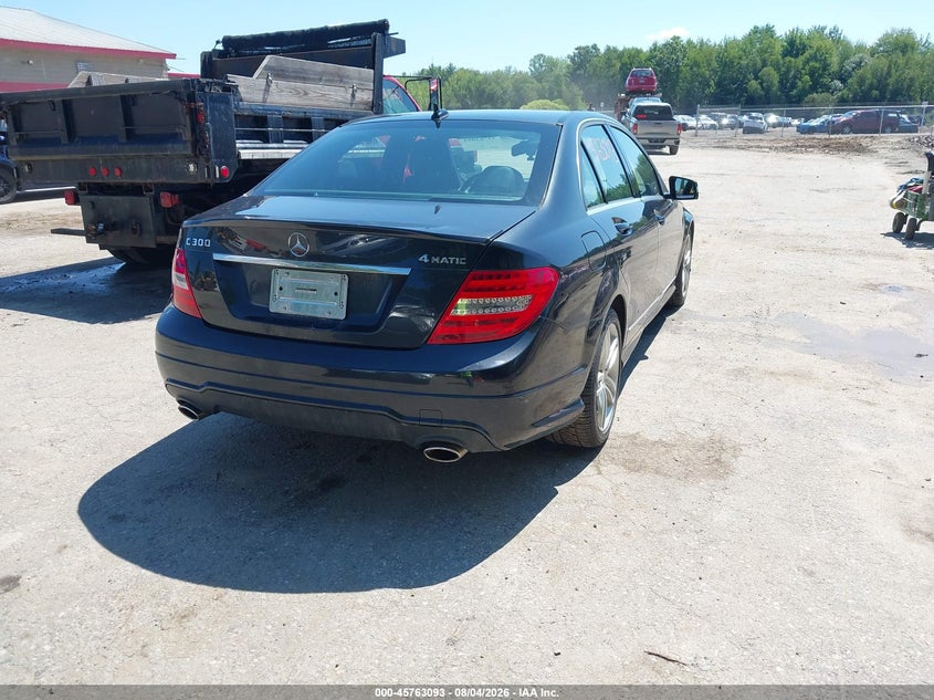2014 Mercedes-benz C class VIN WDDGF8AB4ER308289 IAAI salvage auction — NORMAL WEAR, Original (Maine), sold $1,050 on 2026-08-10 (photo 4)