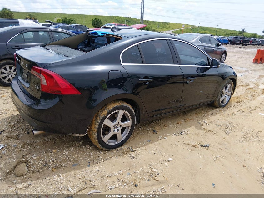 2013 Volvo S60 VIN YV1612FS2D1233738 IAAI salvage auction — REAR END, Salvage Title, sold $350 on 2026-08-11 (photo 4)