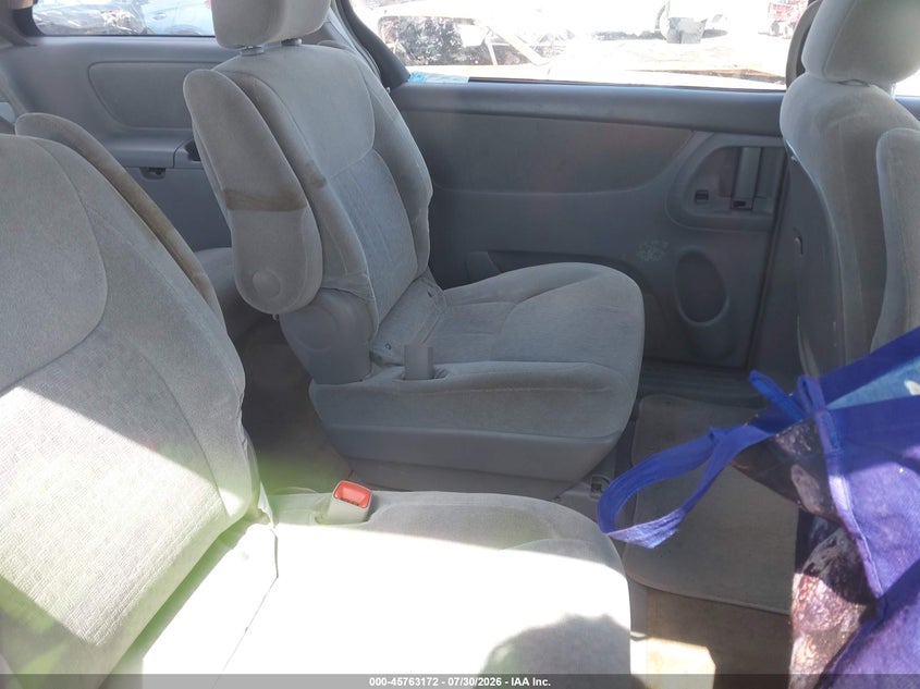 2005 Toyota Sienna VIN 5TDZA23C35S251086 IAAI salvage auction — NORMAL WEAR, Clear (New York), sold $675 on 2026-08-02 (photo 8)