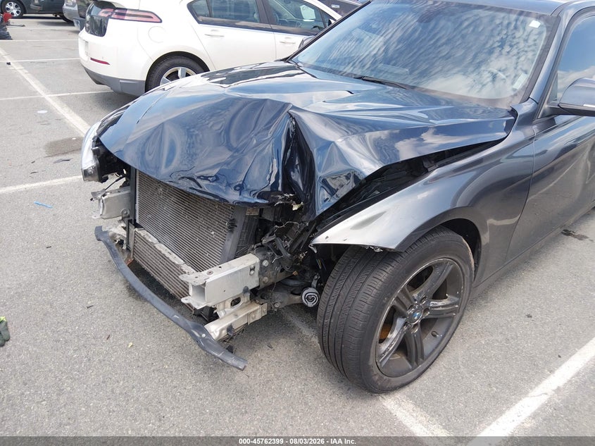 2014 BMW 3er VIN WBA3C1C57EK111140 IAAI salvage auction — FRONT END, Salvage (North Carolina), sold $425 on 2026-08-17 (photo 6)